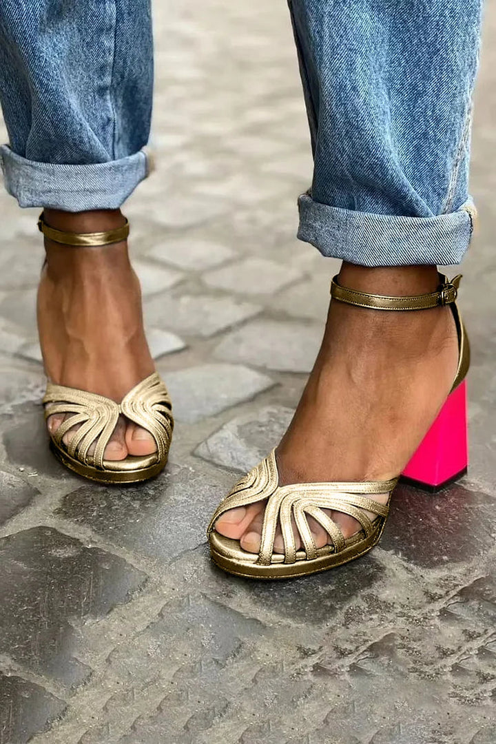 SANDALIAS CON TACÓN EN CONTRASTE