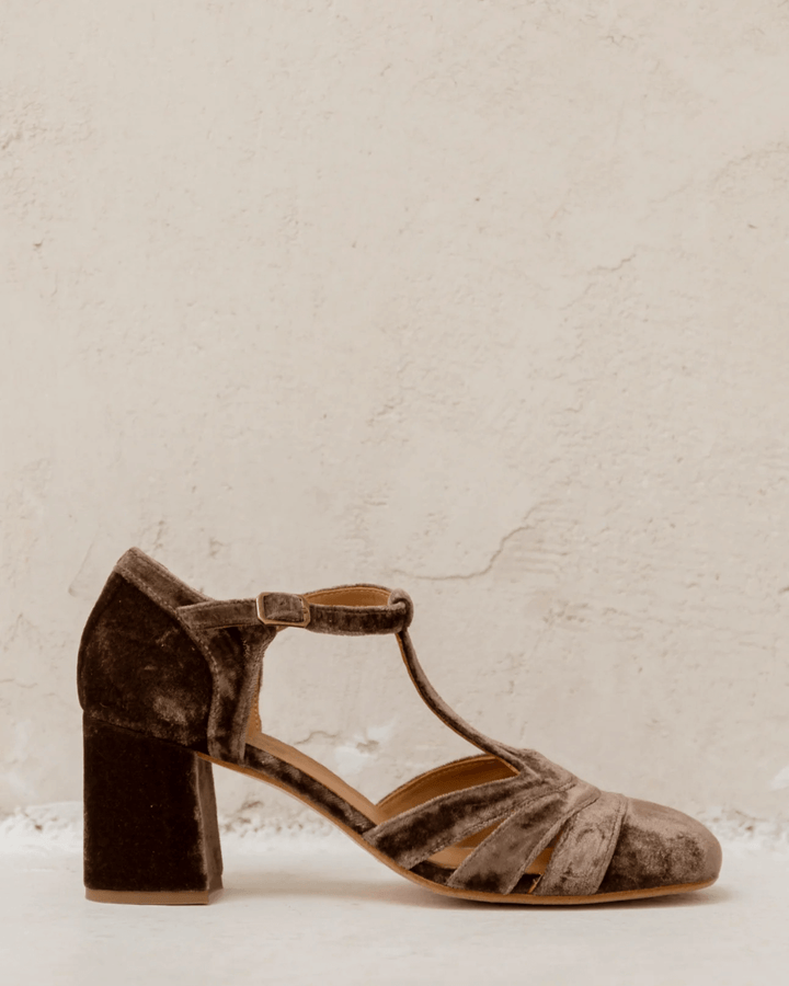 ZAPATO CON T-BAR Y TACÓN ESTABLE
