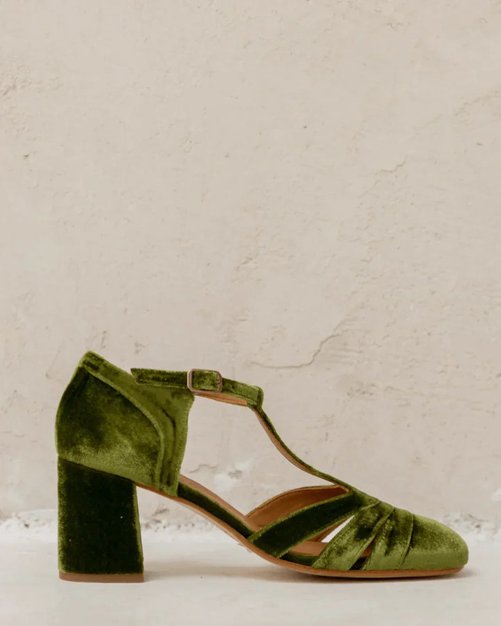 ZAPATO CON T-BAR Y TACÓN ESTABLE