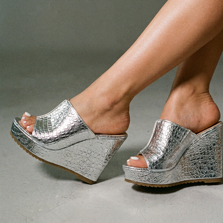Selene | Sandalias de Cuña para una Elegancia Sin Esfuerzo